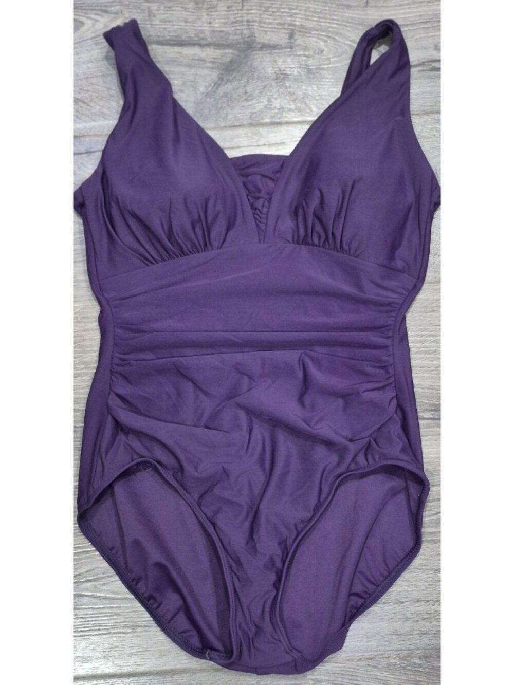 Lands End Ruched Slimming Swimsuit Bathing Suit Women's Size 10DD